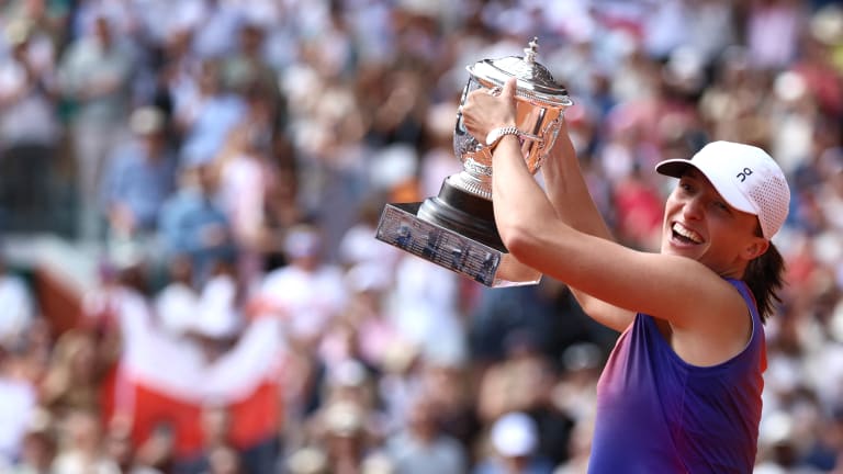 Iga n'a pas de rivale à Roland-Garros, tout comme son idole pendant tant d'années.