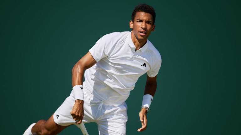 Felix Auger Aliassime dans le polo Aeroready Freelift et le short Pro 2-en-1