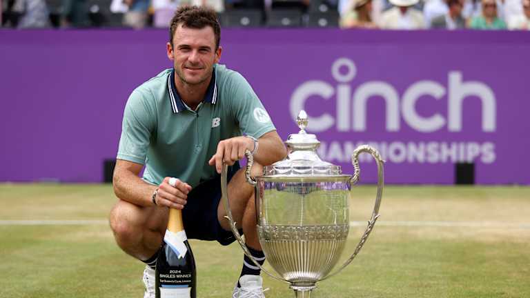 Paul arrive à Wimbledon après avoir ajouté son nom au tableau d'honneur du Queen's Club.