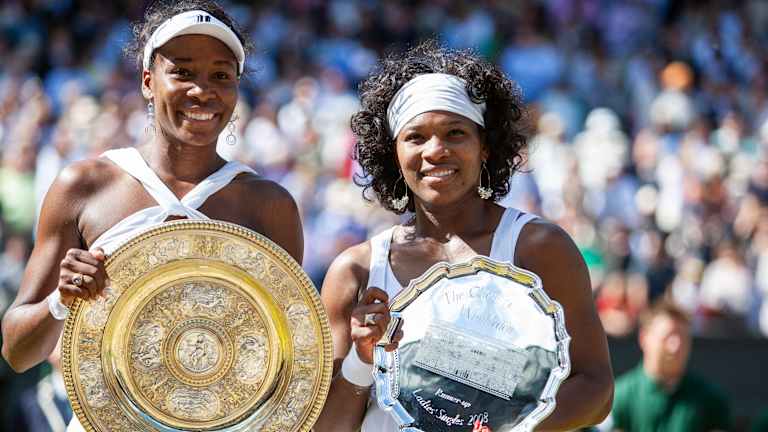 Venus a remporté sa première victoire finale du Grand Chelem contre Serena en près de sept ans lorsqu'elle a remporté les championnats 2008 contre sa petite sœur en deux sets.