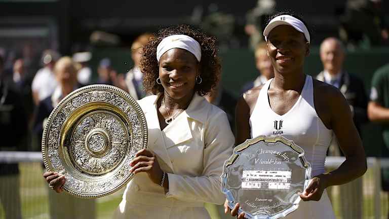 Serena a remporté la dernière finale de Wimbledon entièrement entre Williams en 2009, mais les deux femmes ont ensuite partagé six victoires au total en double féminin.