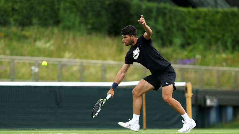 Le fait de venir au filet et de faire des volées est un élément essentiel du gazon