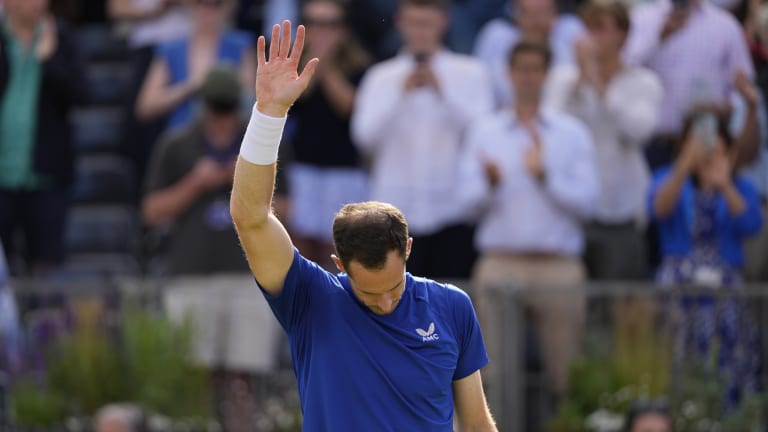 Murray s'est blessé au deuxième tour au Queen's Club, un tournoi qu'il a remporté cinq fois, un record.