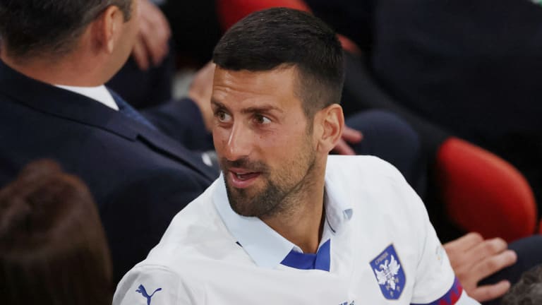 Djokovic court contre la montre pour être prêt pour Wimbledon le 1er juillet, après avoir subi une intervention chirurgicale pour une déchirure du ménisque médial du genou droit le 5 juin.