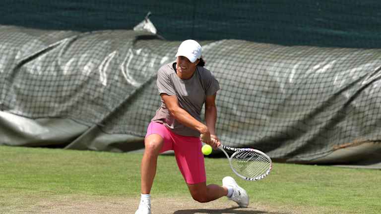 Swiatek se dirige vers Wimbledon sans aucun tournoi sur gazon auparavant cette année.