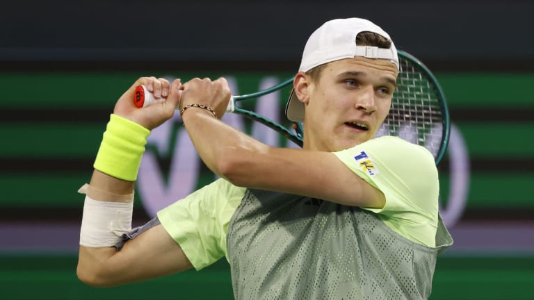 Mensik a maintenant une fiche de 11-7 cette saison au niveau du circuit.