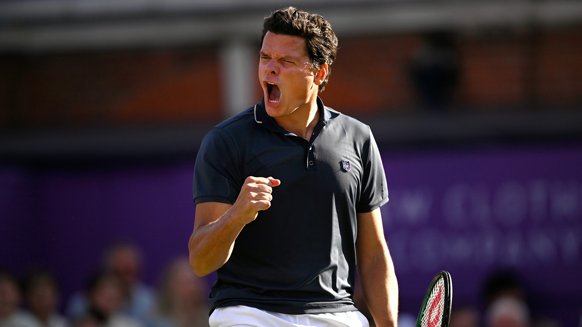 Milos Raonic, au service important, réussit 47 as pour établir un nouveau record du monde au Queen's Club