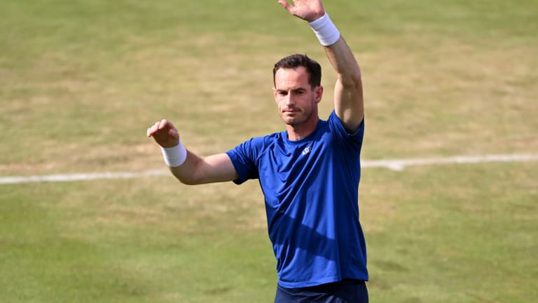 Murray a reçu un adieu émouvant après avoir pris sa retraite contre Thompson.