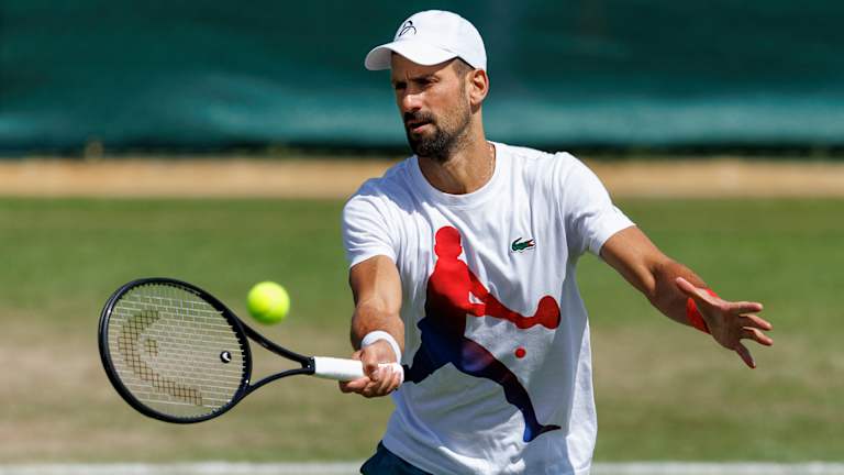 Il semble que le petit Stefan ait fait un excellent travail en préparant son père à l'action, puisque Djokovic a remporté la victoire avec seulement un accroc au troisième set, 6-3, 6-4, 5-7, 7-5.