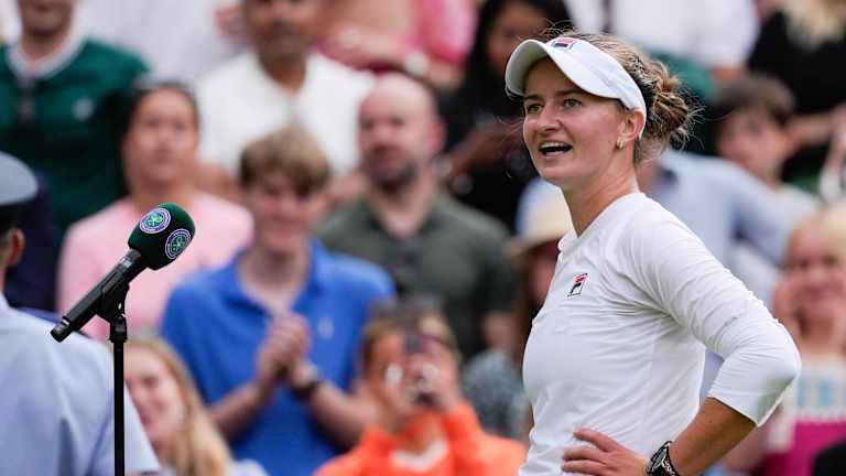 Krejcikova est restée invaincue face à Rybakina, favorite pour remporter le titre pour la deuxième fois en trois ans.