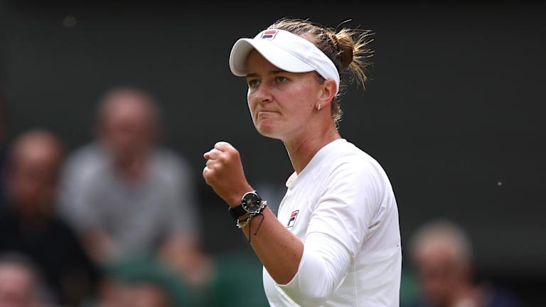 « La seule chose que je me disais », a déclaré Krejcikova à propos de la fin, « c'était : 'Essaye juste de faire un premier service, essaie de jouer ton coup et sois courageuse' ».