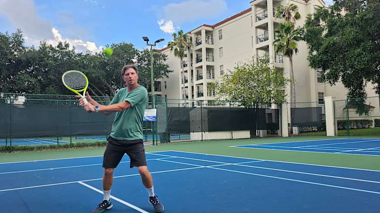 L'Extreme MP est connu pour sa production d'effets sur les coups de fond de court, mais il est également solide sur les volées.