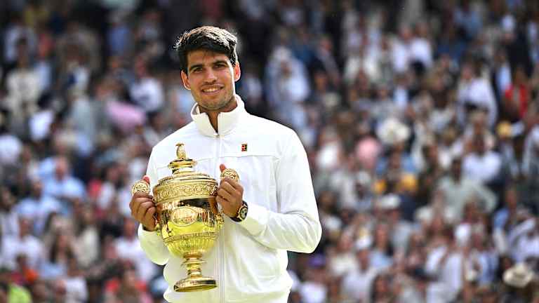 La dernière victoire de Carlos Alcaraz sur Novak Djokovic, en finale de Wimbledon, était sa première victoire en deux sets en finale d'un Grand Chelem.