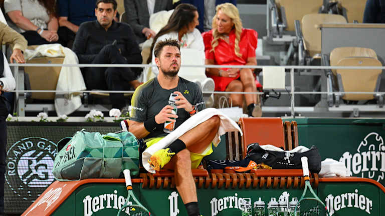 Un changement de côté est l'occasion de prendre un verre et d'élaborer une stratégie pour les matchs à venir.