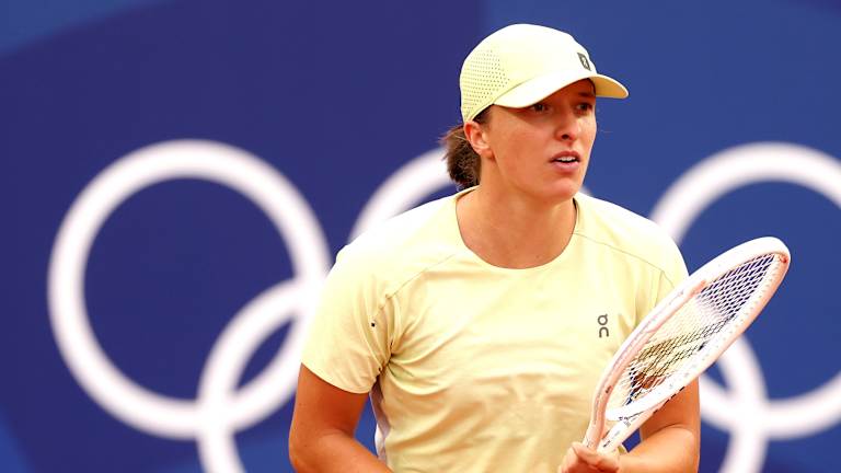 Swiatek a remporté cinq titres cette année, un record sur le circuit : un titre du Grand Chelem à Roland Garros et quatre WTA 1000 à Doha, Indian Wells, Madrid et Rome.