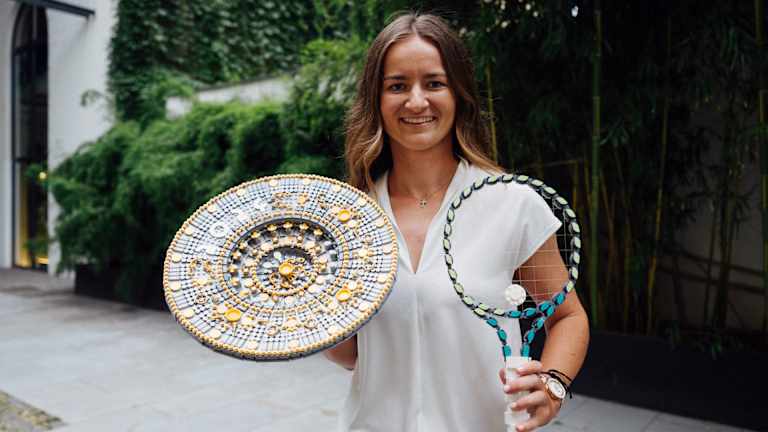 Avec une raquette LEGO et un trophée de Wimbledon, il ne manque plus qu'une réplique du Centre Court.