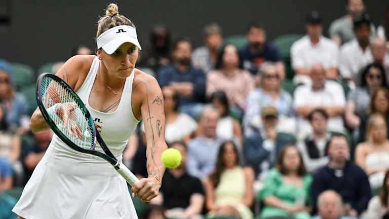 Vondrousova est seulement la deuxième femme à perdre au premier tour de la défense de son titre à Wimbledon dans l'ère Open.