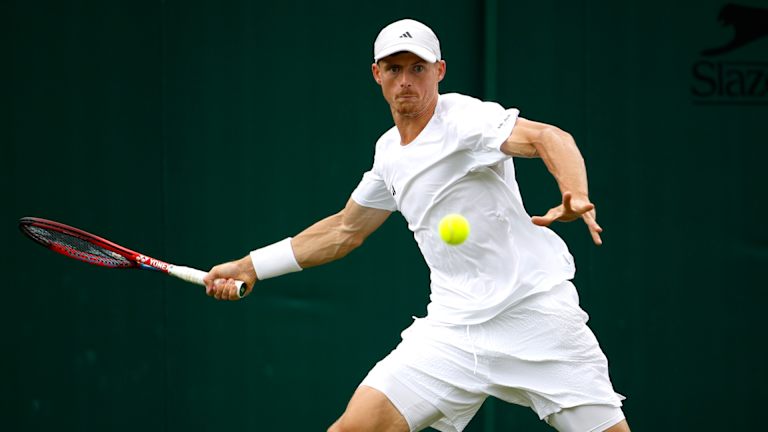 "Il n'y a pas beaucoup de gens qui auraient été prêts à faire les sacrifices que Billy a faits," a déclaré Liam Broady à propos de son partenaire de double Harris.