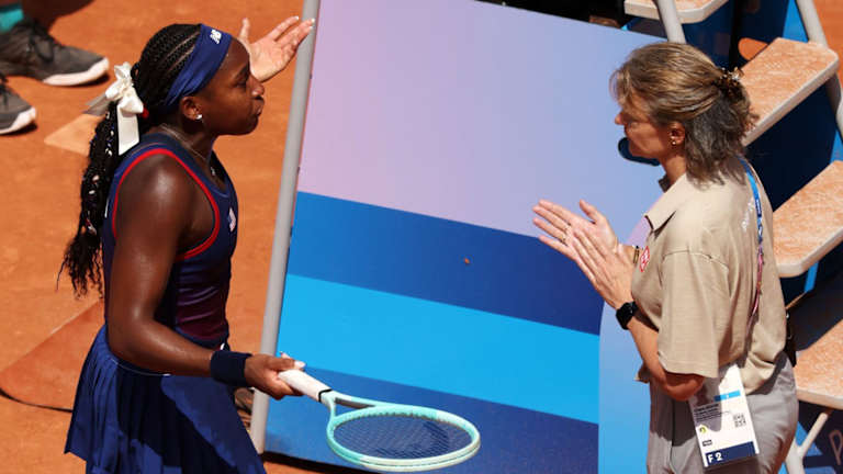 Gauff a fait valoir sans succès que la balle de break à 3-2 dans le deuxième set aurait dû être rejouée, affirmant que l'appel du juge de ligne et la correction de Campistol avaient interrompu son swing.