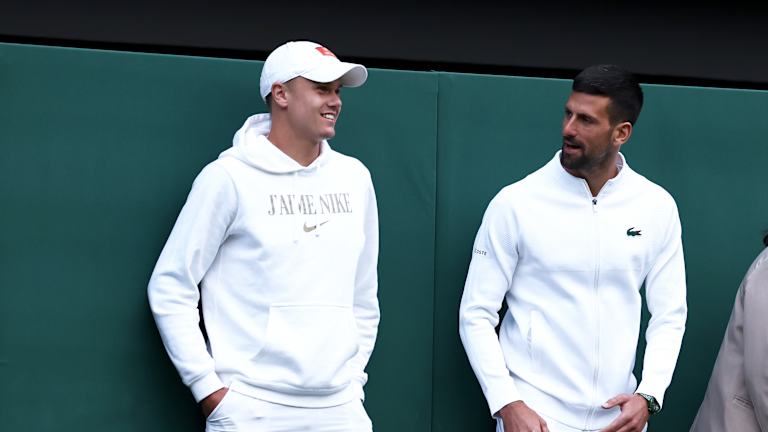 Rune et Djokovic étaient côte à côte jeudi pour rendre hommage à Andy Murray sur le Court Central.