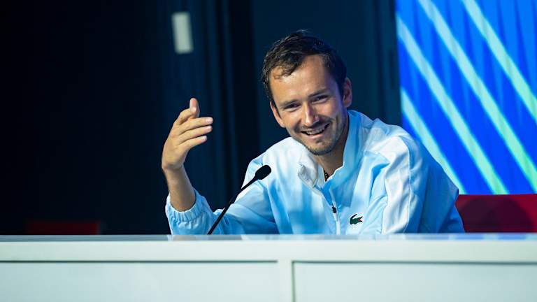 Même s’il passe du statut d’enfant terrible à celui d’homme d’État chevronné, Medvedev n’a pas perdu sa perspective unique, ni son sens de l’humour.