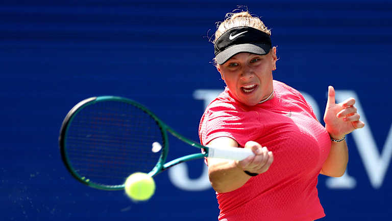 Anisimova cherchait à remporter sa deuxième victoire dans le Top 10 en trois semaines, après avoir surpris Aryna Sabalenka à l'Open Banque Nationale de Toronto.