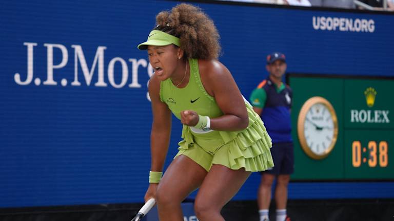 Osaka a montré des émotions positives tout au long d'un retour tonitruant à l'action au Centre national de tennis Billie Jean King de l'USTA.