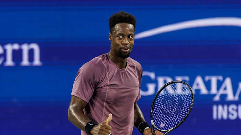 À Cincinnati, le joueur de 37 ans s'est transformé en un vétéran rusé, lorsqu'il a utilisé son service et une variété d'effets pour se faufiler devant - et mettre en colère - Carlos Alcaraz.