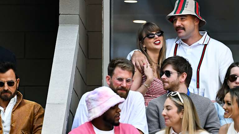 Taylor Swift et Travis Kelce étaient parmi les stars les plus brillantes présentes à la finale de l'US Open dimanche.