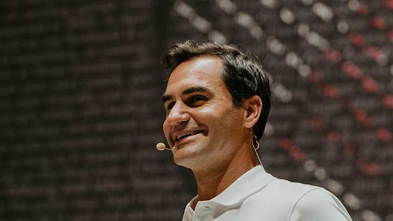 Federer fait activement la promotion de la collection RF, sa collaboration avec Wilson en matière de raquettes et d'équipements