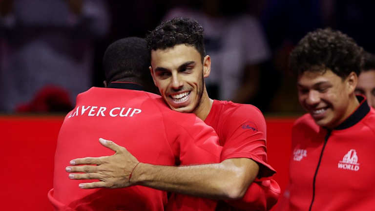 Tiafoe et Cerundolo célèbrent le premier point de Team World à Berlin 2024.