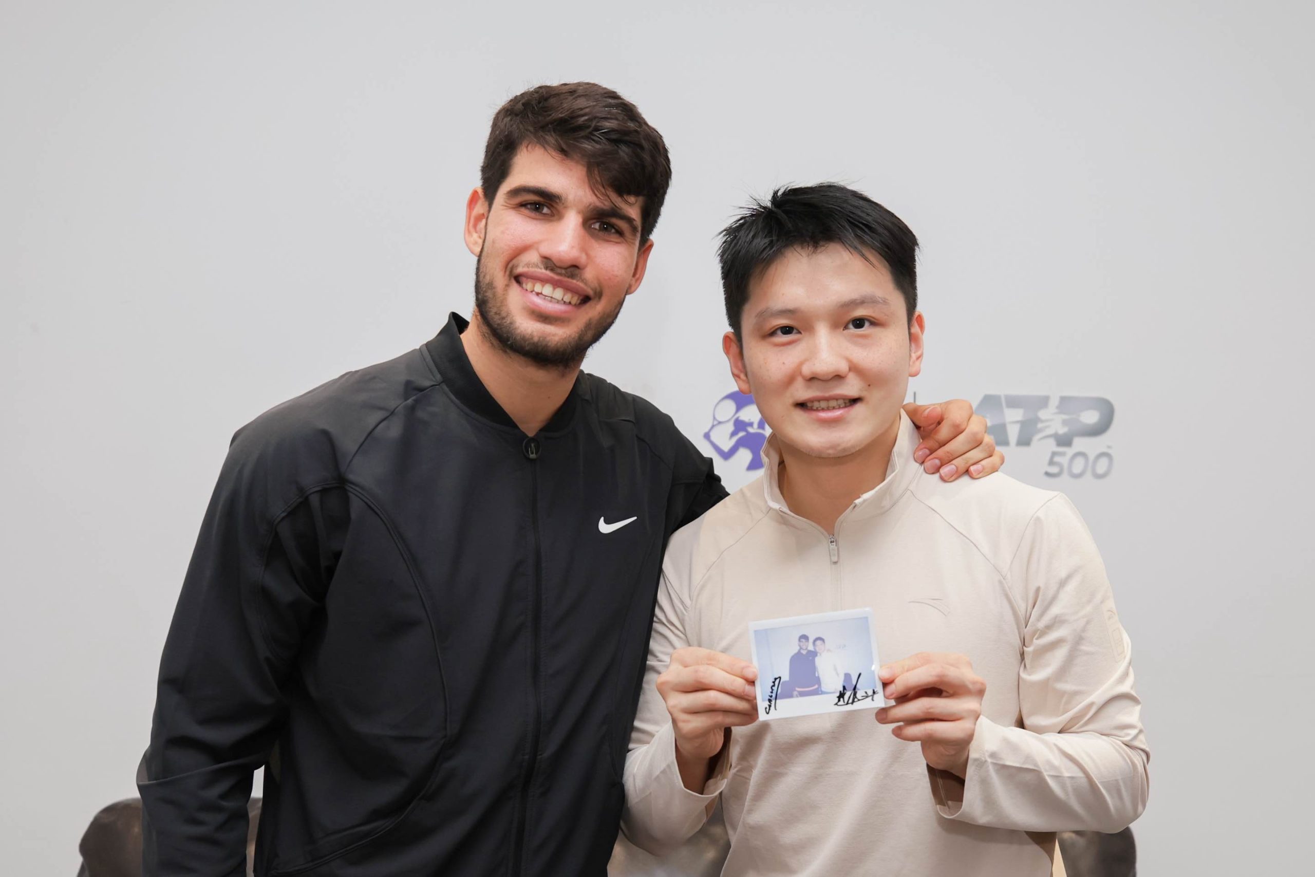 Carlos Alcaraz s'avère être une montre populaire à Pékin parmi les médaillés olympiques de tennis de table