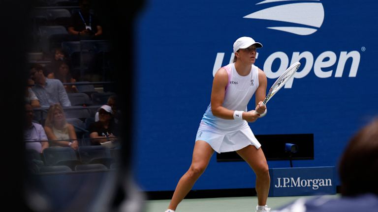 Swiatek a connu des difficultés depuis qu'elle a remporté un quatrième titre à Roland Garros, perdant plus tôt que prévu à Wimbledon, aux Jeux olympiques d'été (où elle a néanmoins remporté une médaille de bronze) et à l'US Open.