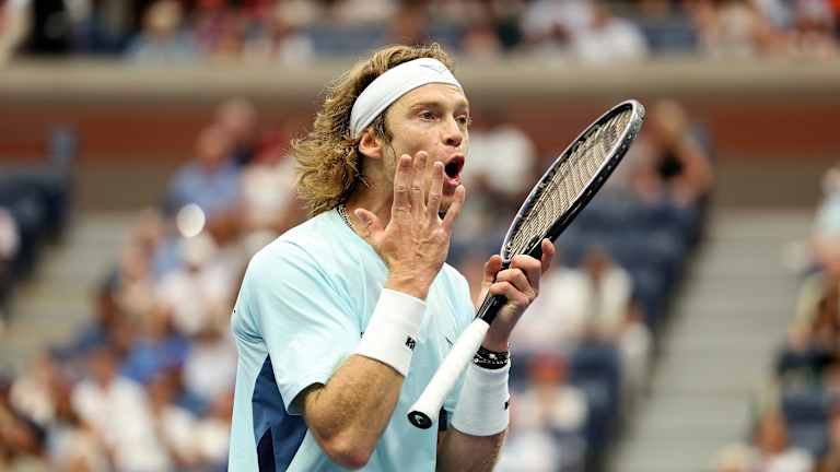 Andrey Rublev a souvent du mal à contrôler ses émotions lors des moments tendus d'un match.