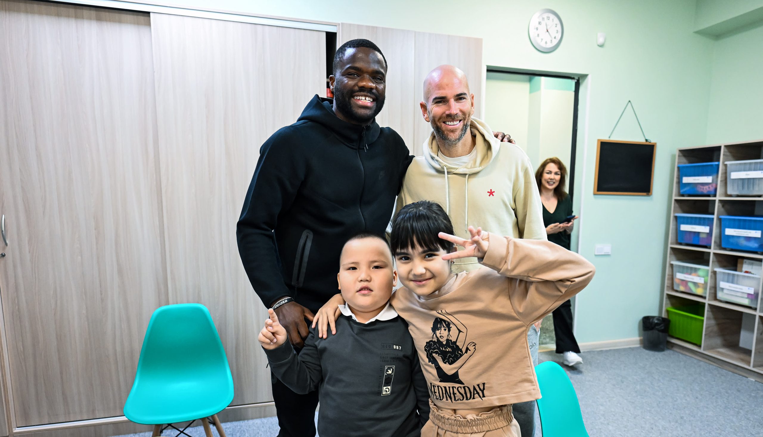 « Cela crée un niveau de perspective » : Frances Tiafoe et Adrian Mannarino visitent un centre d'autisme à Almaty