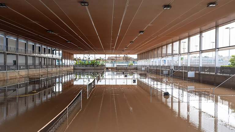 Un aperçu d'un ensemble de courts couverts concernés.