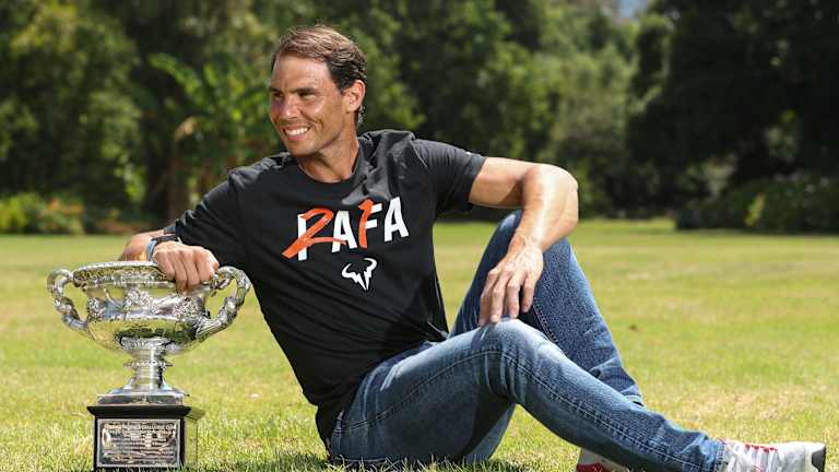 Après avoir balayé les deux premiers tournois majeurs de 2022, Nadal se rapprochait de son QUATRIÈME tournoi majeur des années 2020 à Wimbledon cette année-là, mais a dû se retirer avant sa demi-finale en raison d'une blessure abdominale.