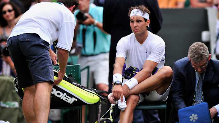 Né avec une maladie dégénérative du pied, Nadal a souffert de douleurs et de blessures chroniques dès ses premiers jours de tournée.