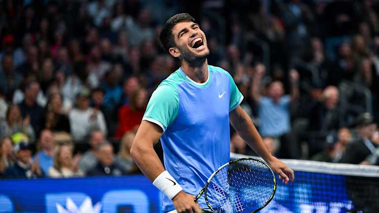 Alcaraz a affiché son sourire d'un million de dollars du début à la fin, y compris lorsqu'un échange de volées réflexes s'est déroulé en faveur de Tiafoe.