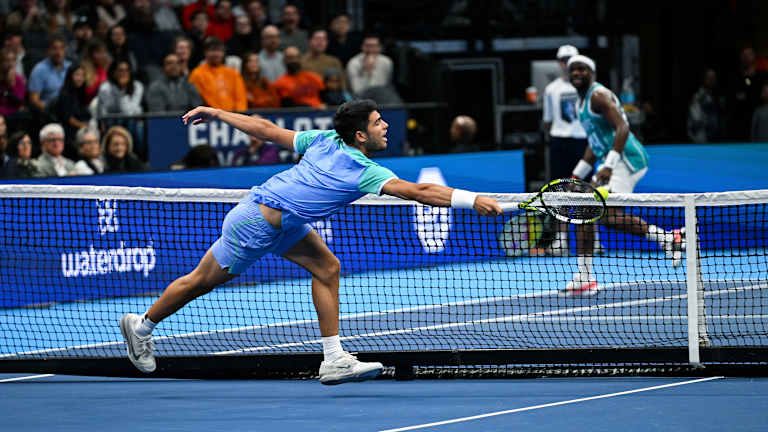 Alcaraz a impressionné en terminant ce rallye avec une volée étendue gagnante.