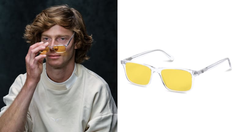 Rublev s'est arrêté au studio Tennis Channel avec les lunettes Popp Daylight de Ra Optics.