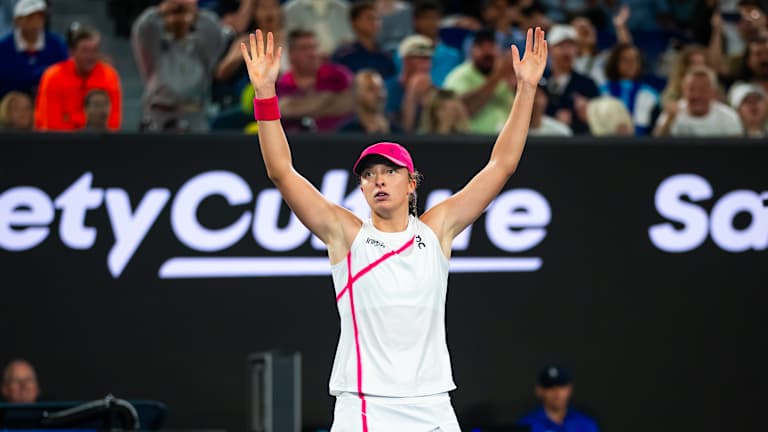 Iga, incrédule... si seulement elle savait ce qui allait suivre.