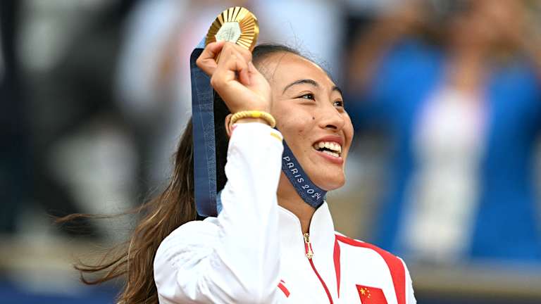 Zheng a une fiche de 31-6 depuis Wimbledon, le plus grand nombre de victoires sur le circuit féminin au cours de cette période.