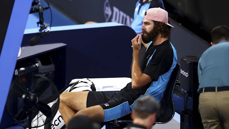 La semaine d'ouverture de cette saison comprenait deux finales en simple au cours desquelles une joueuse a arrêté de jouer – Naomi Osaka à Auckland, en Nouvelle-Zélande, et Reilly Opelka à Brisbane, en Australie – en raison d'un problème de blessure.