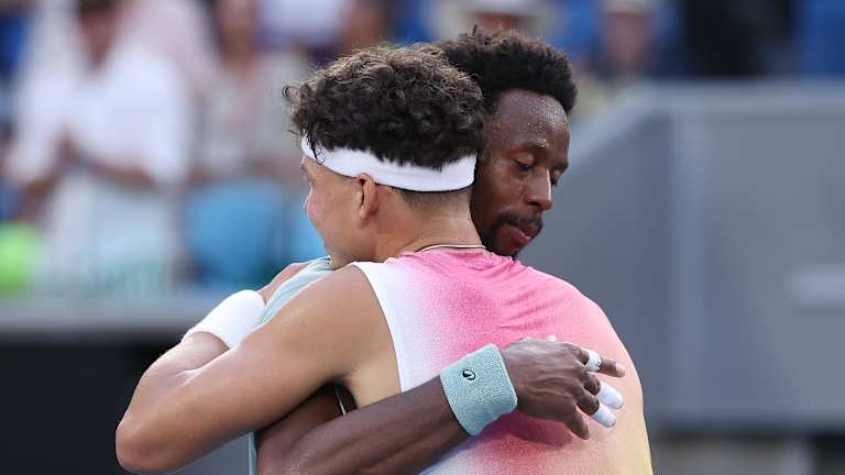 Les deux hommes se sont battus pendant deux heures et 57 minutes avant que Monfils ne jette l'éponge.