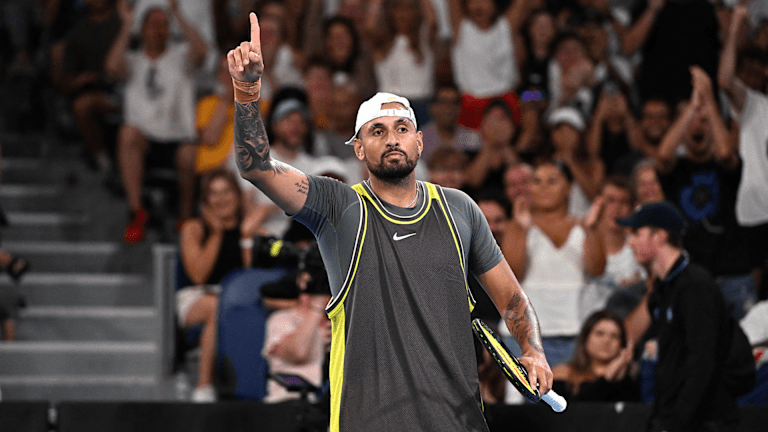 "(Les fans) me taguaient dans les stories au préalable, comme si nous attendions quatre ou cinq heures pour faire la queue. C