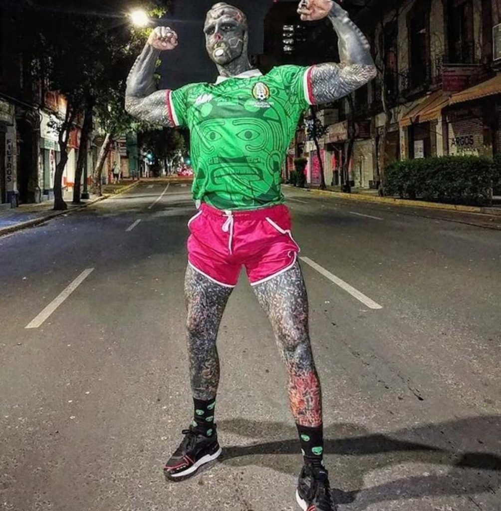 Il fait peur aux clients des restaurants