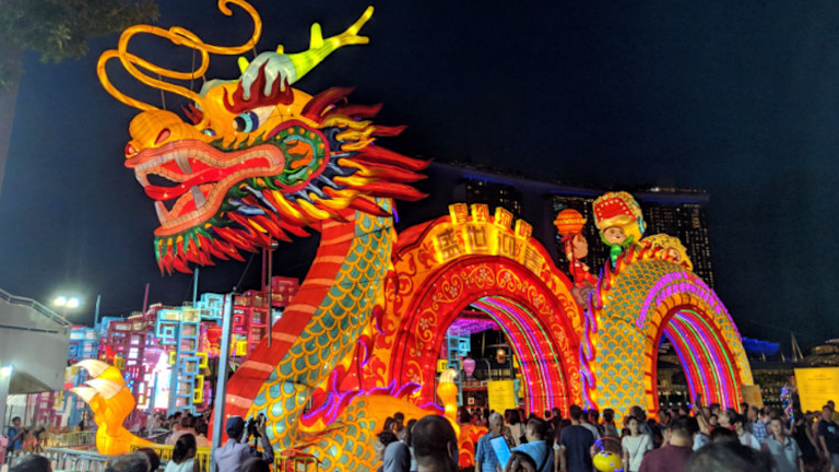 Célébrez l'année du serpent avec la communauté chinoise de Singapour.
