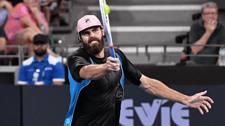 Opelka a remporté vendredi sa première victoire dans le Top 10 depuis 2021, en servant 16 as contre Djokovic pour atteindre les demi-finales à Brisbane.