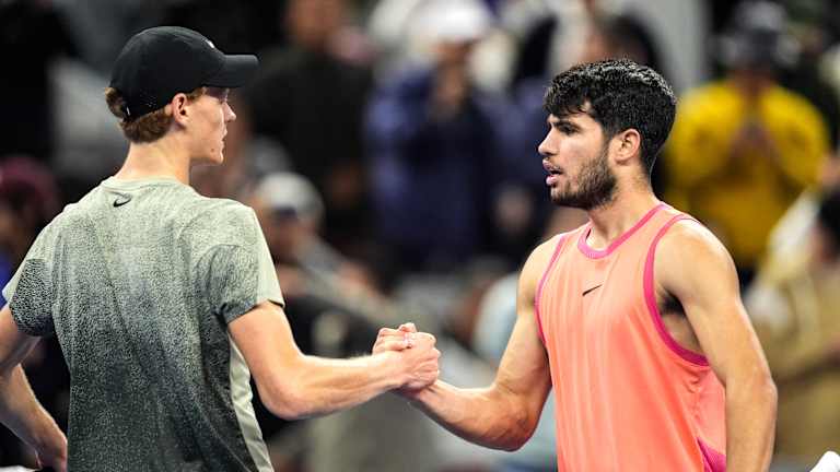 Alcaraz est le seul joueur à battre Sinner plus d'une fois depuis le début de l'année dernière, et il l'a fait trois fois - à Indian Wells, Roland Garros et Pékin l'année dernière.
